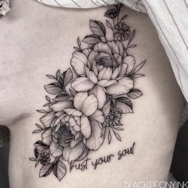 29 Stunning Feminine Flower Tattoos For Girls To Get Inking For。